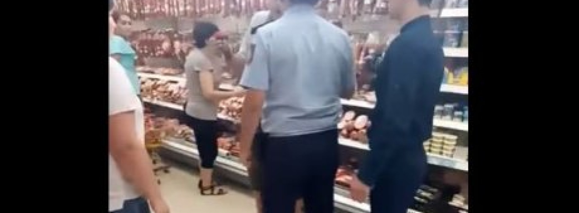 Полицейский, выставивший покупателя из супермаркета в Темиртау, наказан