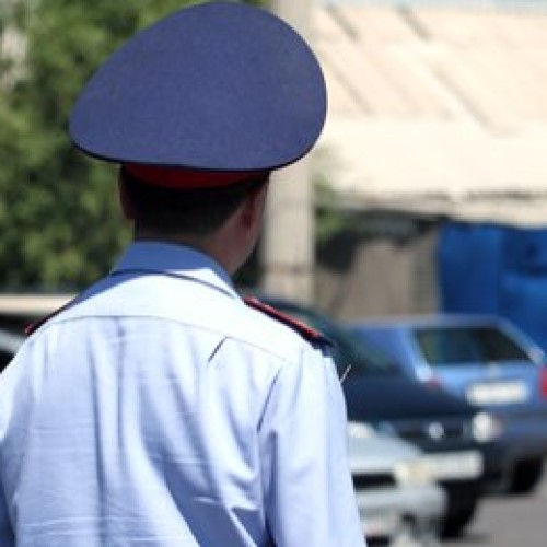 В Павлодарской области пьяный полицейский протаранил пять авто