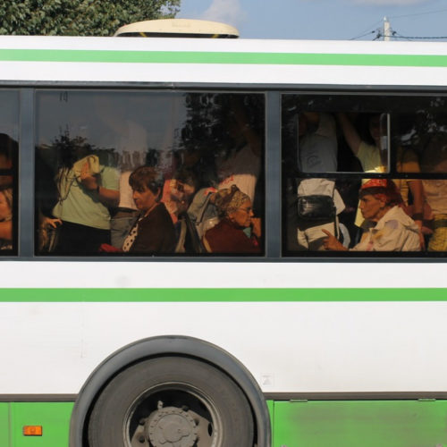 Алматинцы недовольны переполненным общественным транспортом