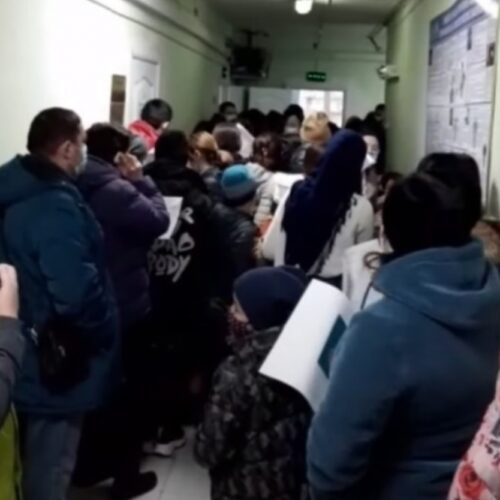 Видео давки в поликлинике Атырау прокомментировали в управлении здравоохранения